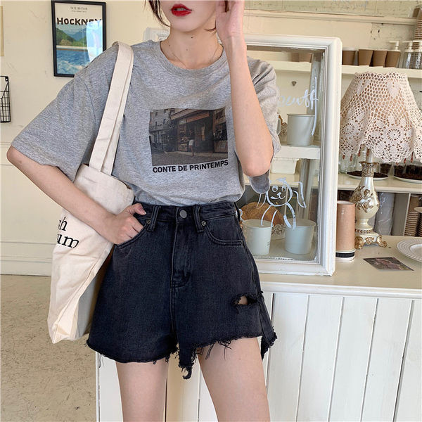 Sieviešu džinsa šorti ar augstu vidukli un saplēstiem motīviem