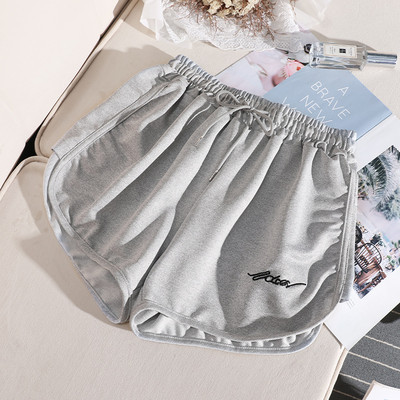 Pantaloni scurti sport de damă cu cravate și inscripție