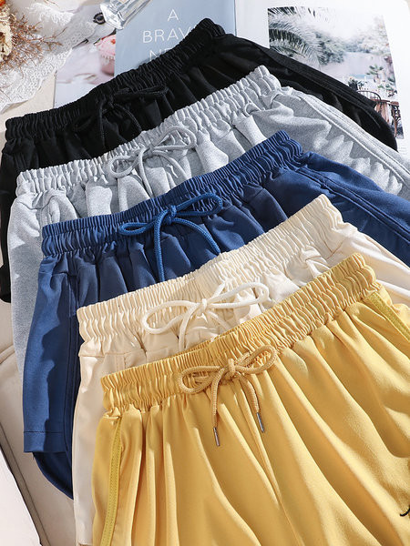 Pantaloni scurti sport de damă cu cravate și inscripție