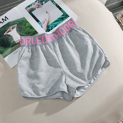 Mūsdienīgi sieviešu šorti ar uzrakstu plain model