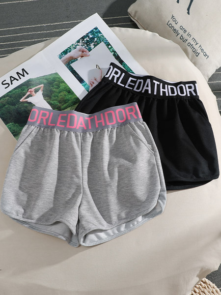 Mūsdienīgi sieviešu šorti ar uzrakstu plain model