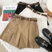 Pantaloni scurți casual de damă cu picioare largi