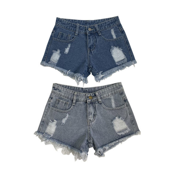 Blugi scurti cu motive rupte