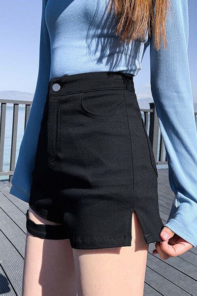 Sieviešu vasaras šorti ar saplēstiem motīviem un augstu vidukli