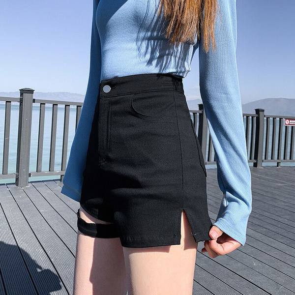 Sieviešu vasaras šorti ar saplēstiem motīviem un augstu vidukli