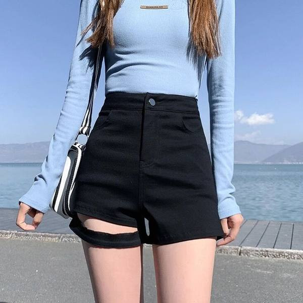 Sieviešu vasaras šorti ar saplēstiem motīviem un augstu vidukli