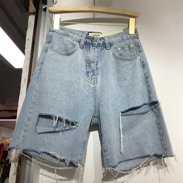 Нов модел дънкови къси панталони с разкъсани мотиви 