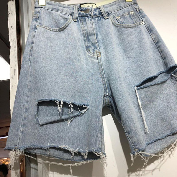 Нов модел дънкови къси панталони с разкъсани мотиви 