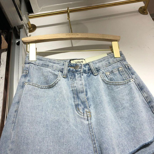 Нов модел дънкови къси панталони с разкъсани мотиви 