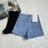 Kratke traperice s džepovima i visokim strukom