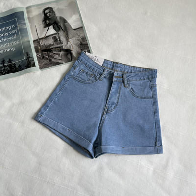 Kratke traperice s džepovima i visokim strukom