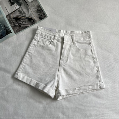 Kratke traperice s džepovima i visokim strukom