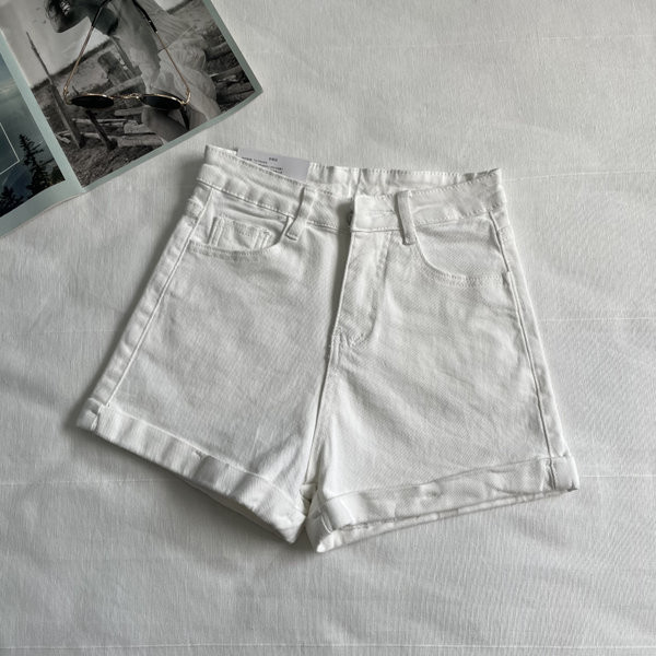 Kratke traperice s džepovima i visokim strukom