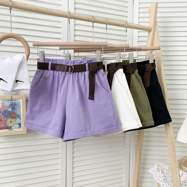 Ikdienas šorti ar jostiņu un kabatām vairākās krāsās