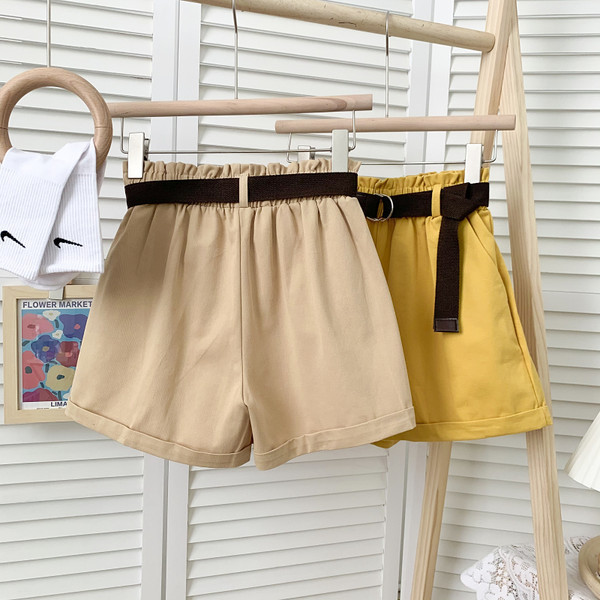 Ikdienas šorti ar jostiņu un kabatām vairākās krāsās