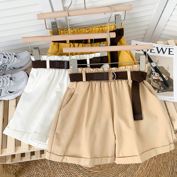 Ikdienas šorti ar jostiņu un kabatām vairākās krāsās