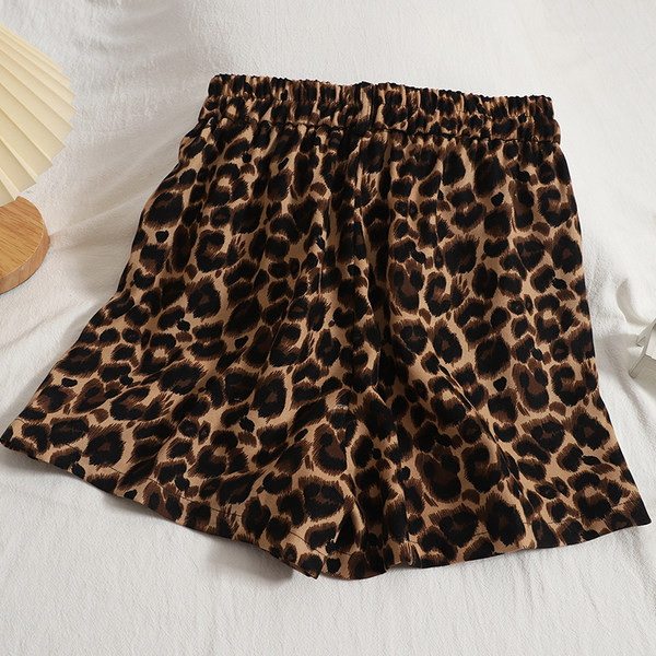 Ženske kratke hlače sa životinjskim uzorkom i elastičnim strukom