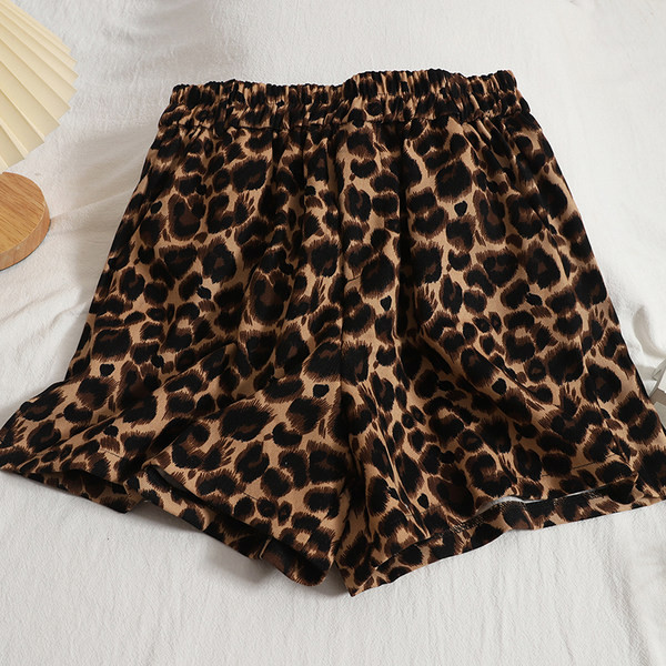 Ženske kratke hlače sa životinjskim uzorkom i elastičnim strukom