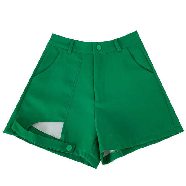 Model nou de pantaloni scurți cu o parte decupată în mai multe culori