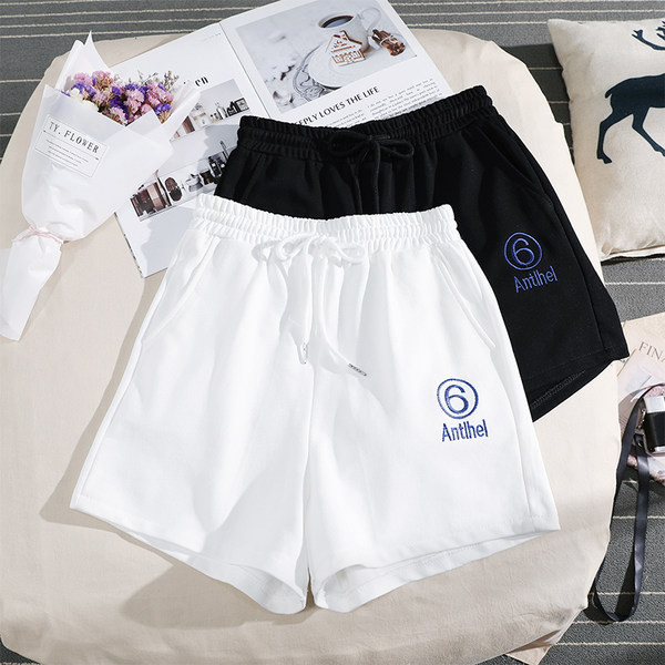 Sieviešu sporta šorti vienkāršs modelis ar izšuvumu