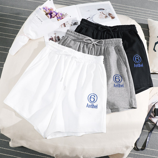 Sieviešu sporta šorti vienkāršs modelis ar izšuvumu