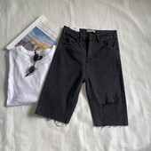 Blugi scurti cu motiv rupt și buzunare