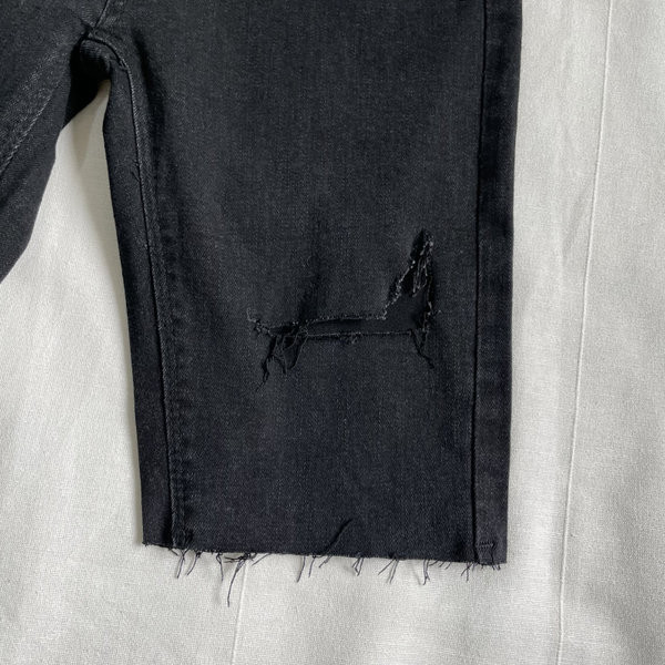 Blugi scurti cu motiv rupt și buzunare