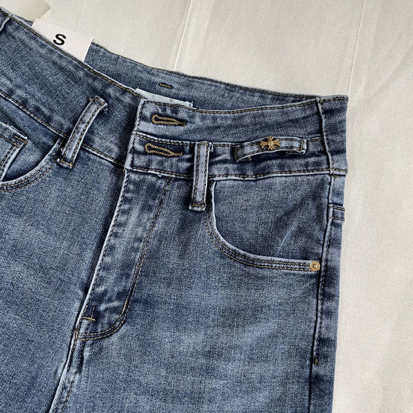 Ikdienas 3/4 džinsi ar kabatām