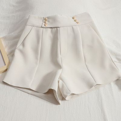 Sieviešu šorti ar augstu vidukli un pogām