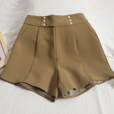 Sieviešu šorti ar augstu vidukli un pogām