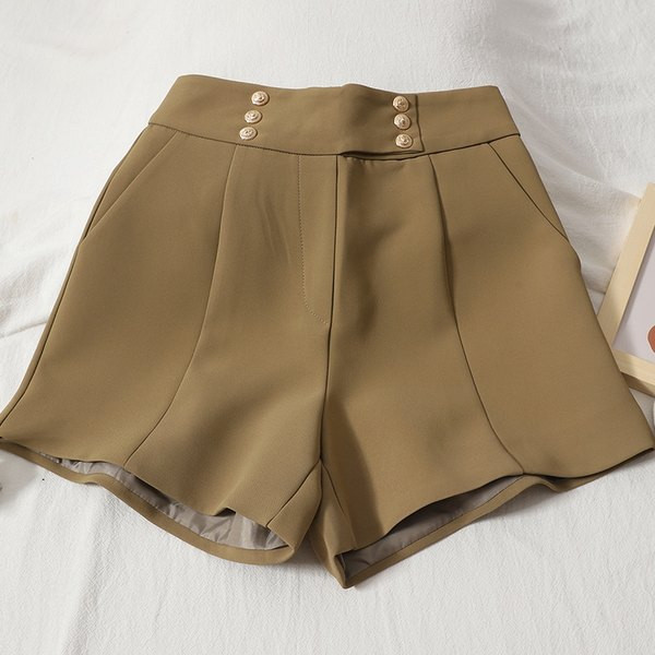 Sieviešu šorti ar augstu vidukli un pogām