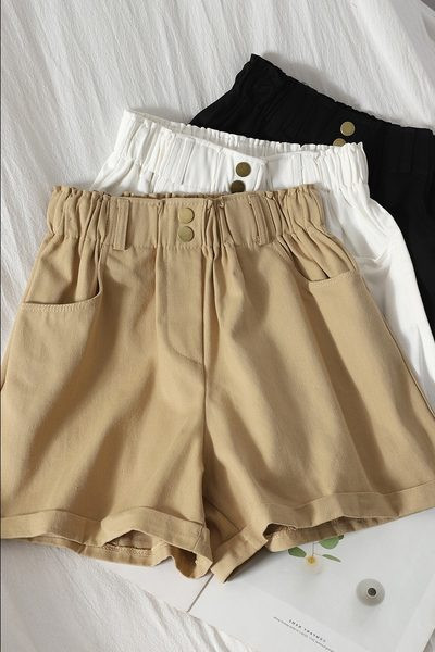 Jauns sieviešu šortu modelis no plāna džersija