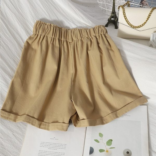 Jauns sieviešu šortu modelis no plāna džersija