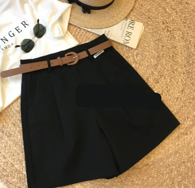 Sieviešu stilīgi šorti ar augstu vidukli un jostu