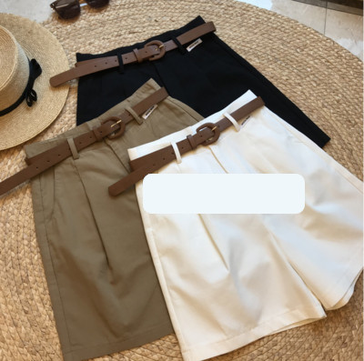 Sieviešu stilīgi šorti ar augstu vidukli un jostu