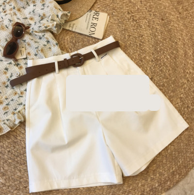 Sieviešu stilīgi šorti ar augstu vidukli un jostu