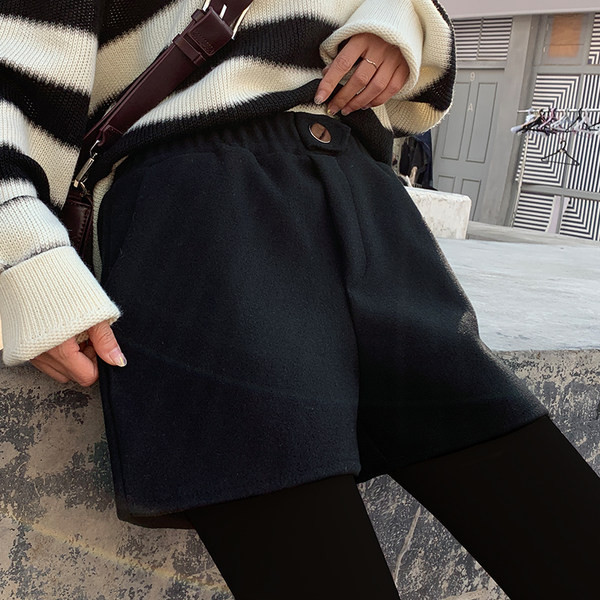 Stilīgi sieviešu šorti ar augstu vidukli un kabatām