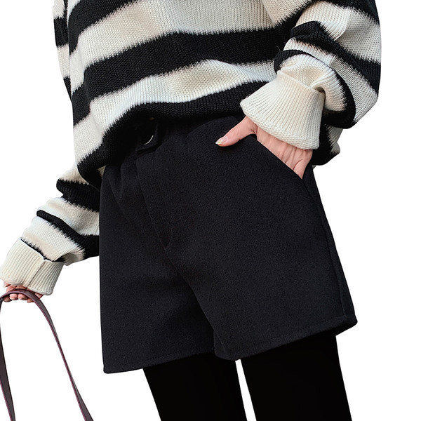 Stilīgi sieviešu šorti ar augstu vidukli un kabatām