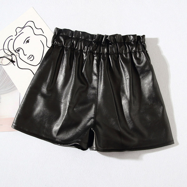 Pantaloni scurți de damă actuali din piele ecologică cu șireturi