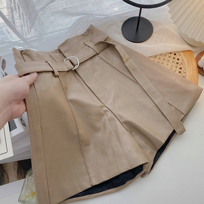 Μοντέρνο σορτς φαρδύ μοντέλο με ζώνη