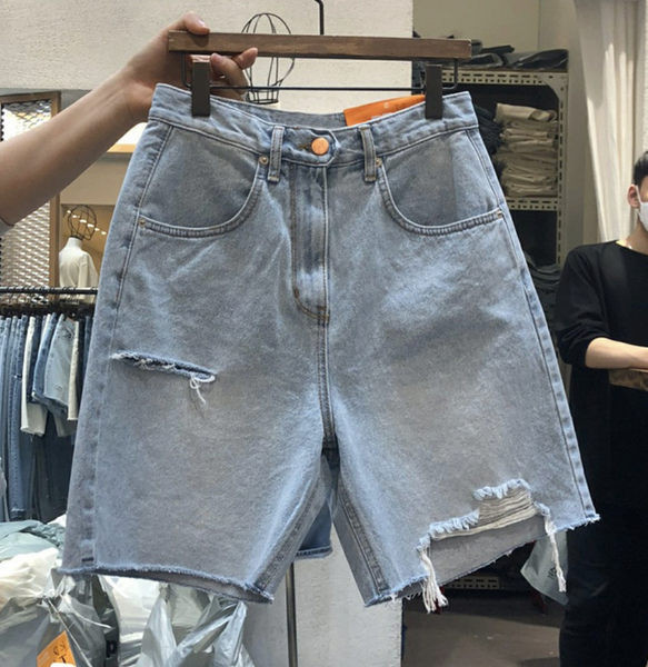 Jauna modeļa sieviešu džinsa šorti ar saplēstiem motīviem