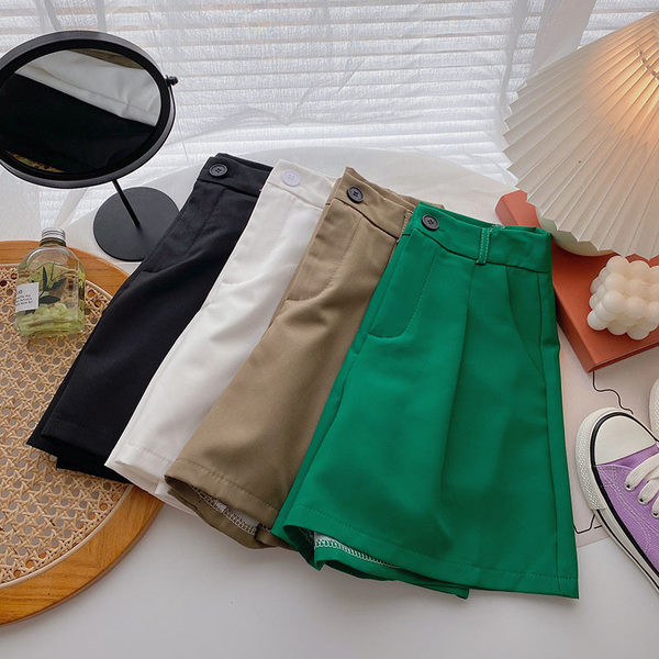 Pantaloni scurți model nou cu nasture