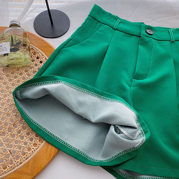 Pantaloni scurți model nou cu nasture