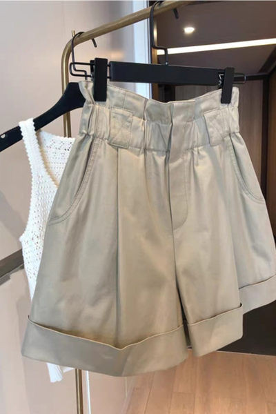 Sieviešu šorti ar augstu vidukli un platām kājām