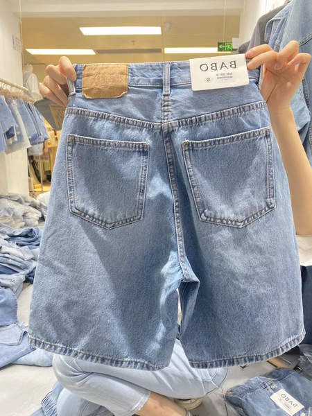 Plati sieviešu šorti ar augstu vidukli