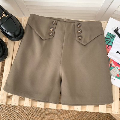 Jauns sieviešu šortu modelis - ar pogām un augstu vidukli