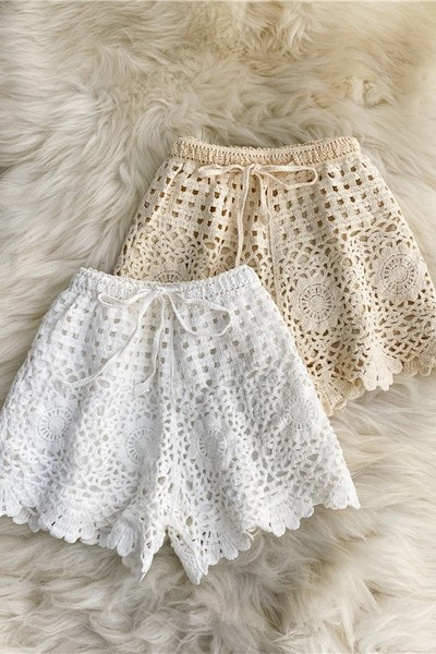 Pantaloni scurti de dama tricotati cu cravate