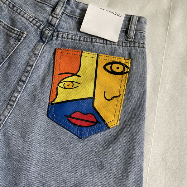 Mūsdienīgi sieviešu īsie džinsi ar aplikāciju un kabatām