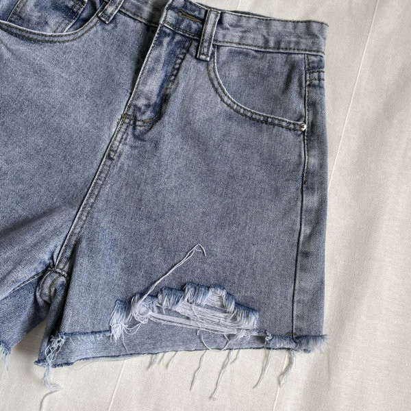 Κοντό τζιν με απλικέ και τσέπες για γυναίκες