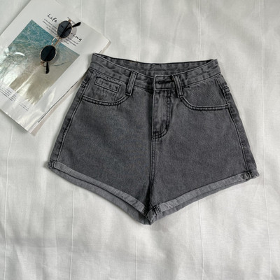 Jauns īso džinsu modelis ar jostiņu un kabatām